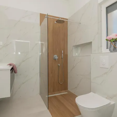 度假居 Amazing In With Sauna Grubine