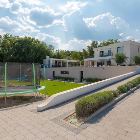 度假居 Amazing In With Sauna Grubine